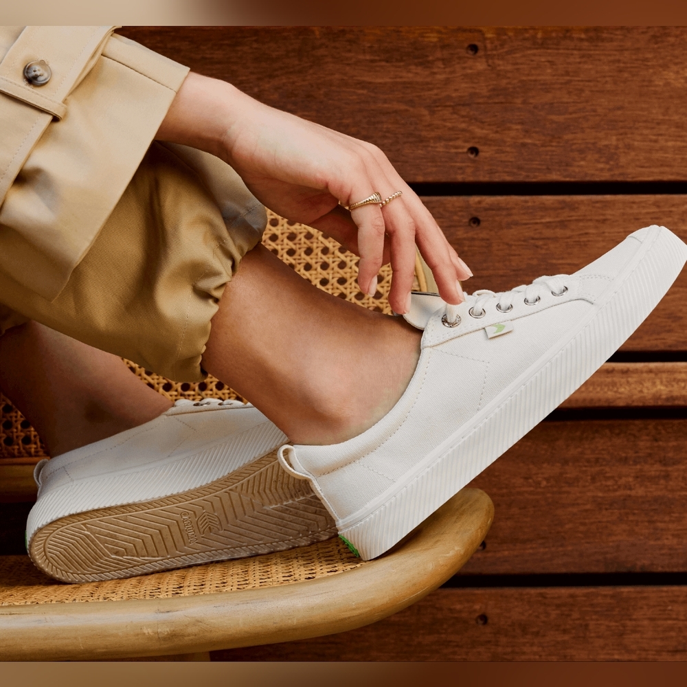 EUC Cariuma Oca Low Canvas Shoes 6 36